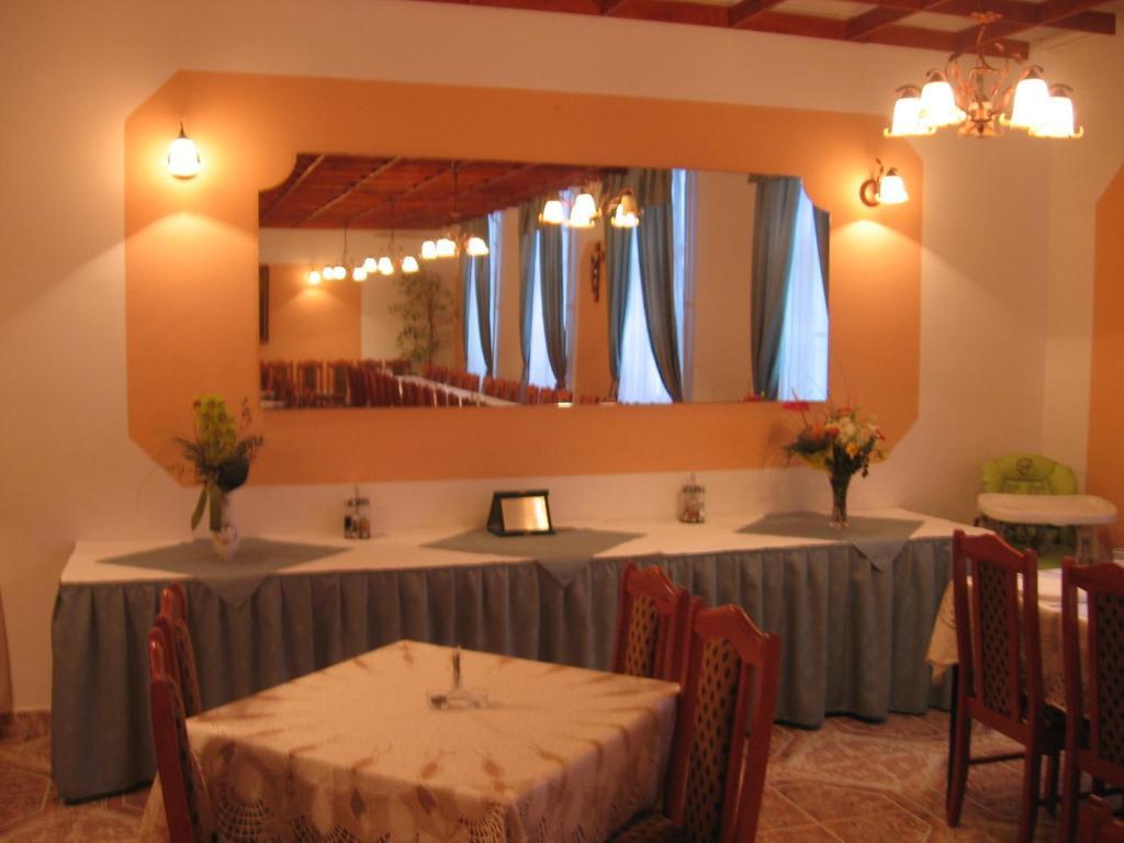 Mater Salvatoris House Hotel Godollo Exterior photo